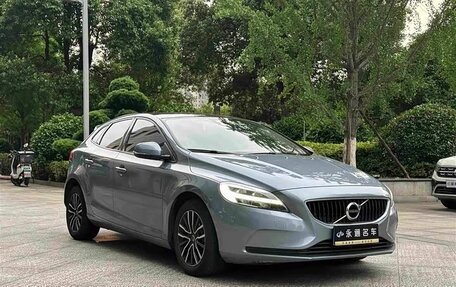Volvo V40 II рестайлинг, 2018 год, 1 150 000 рублей, 3 фотография