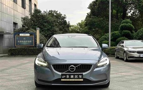 Volvo V40 II рестайлинг, 2018 год, 1 150 000 рублей, 2 фотография