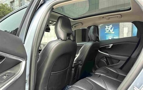Volvo V40 II рестайлинг, 2018 год, 1 150 000 рублей, 10 фотография