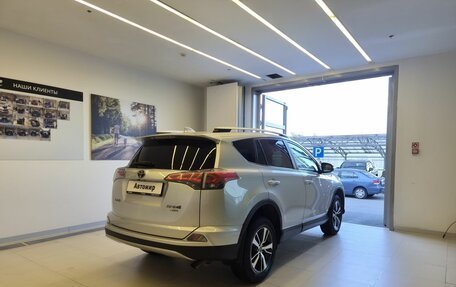 Toyota RAV4, 2017 год, 2 340 000 рублей, 4 фотография