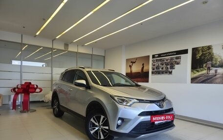 Toyota RAV4, 2017 год, 2 340 000 рублей, 3 фотография