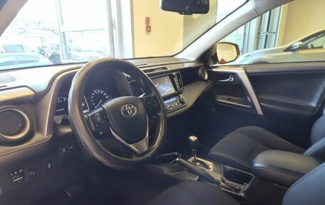 Toyota RAV4, 2017 год, 2 340 000 рублей, 7 фотография