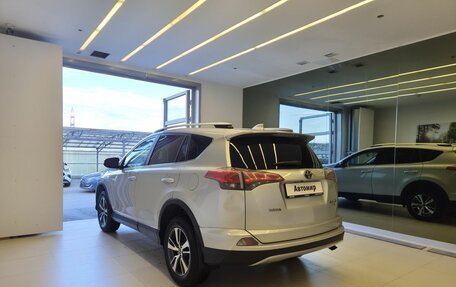 Toyota RAV4, 2017 год, 2 340 000 рублей, 6 фотография