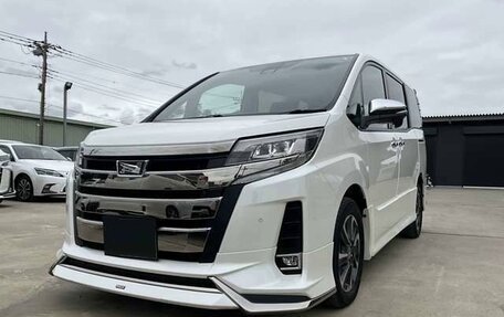 Toyota Noah III, 2021 год, 1 750 000 рублей, 3 фотография
