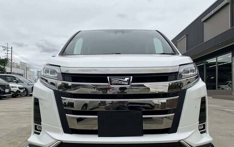 Toyota Noah III, 2021 год, 1 750 000 рублей, 2 фотография