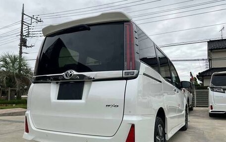 Toyota Noah III, 2021 год, 1 750 000 рублей, 6 фотография
