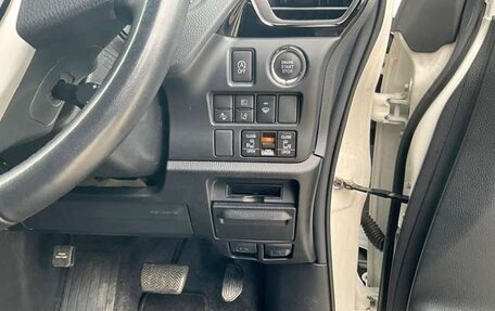 Toyota Noah III, 2021 год, 1 750 000 рублей, 9 фотография