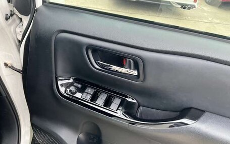 Toyota Noah III, 2021 год, 1 750 000 рублей, 13 фотография