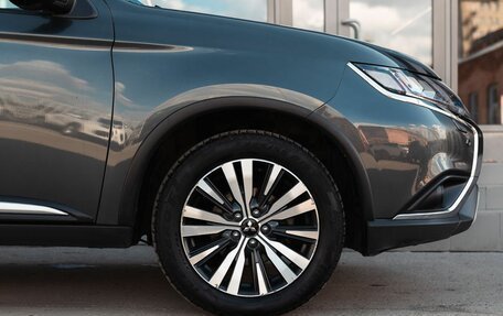 Mitsubishi Outlander III рестайлинг 3, 2019 год, 2 050 000 рублей, 9 фотография