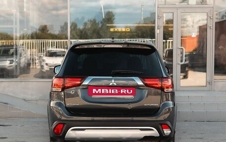 Mitsubishi Outlander III рестайлинг 3, 2019 год, 2 050 000 рублей, 6 фотография