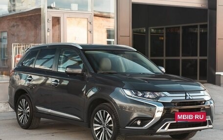 Mitsubishi Outlander III рестайлинг 3, 2019 год, 2 050 000 рублей, 3 фотография