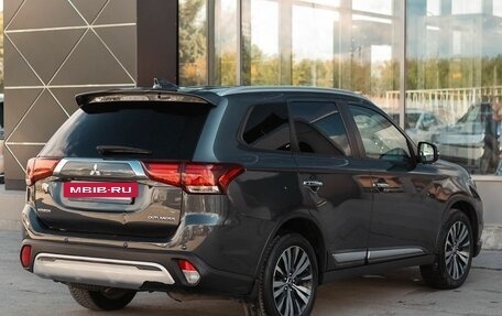 Mitsubishi Outlander III рестайлинг 3, 2019 год, 2 050 000 рублей, 5 фотография
