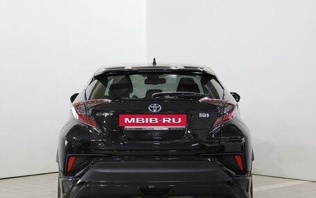 Toyota C-HR I рестайлинг, 2017 год, 1 715 000 рублей, 6 фотография