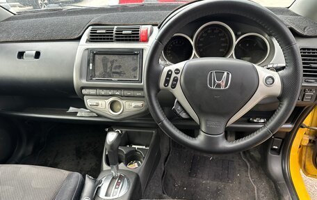 Honda Fit III, 2004 год, 420 000 рублей, 2 фотография