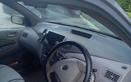 Toyota Prius IV XW50, 2001 год, 250 000 рублей, 4 фотография
