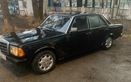 Mercedes-Benz W123, 1983 год, 140 000 рублей, 2 фотография