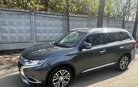 Mitsubishi Outlander III рестайлинг 3, 2017 год, 2 150 000 рублей, 8 фотография