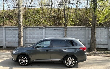 Mitsubishi Outlander III рестайлинг 3, 2017 год, 2 150 000 рублей, 2 фотография