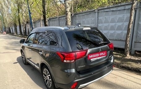 Mitsubishi Outlander III рестайлинг 3, 2017 год, 2 150 000 рублей, 7 фотография