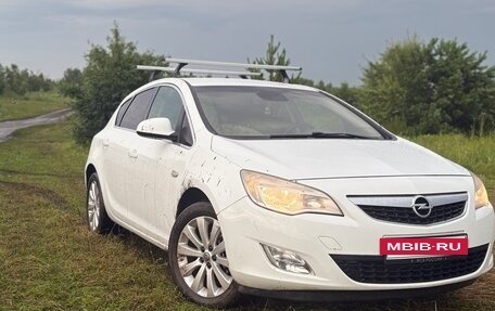 Opel Astra J, 2011 год, 700 000 рублей, 2 фотография