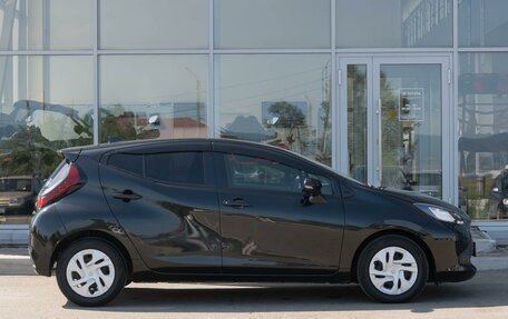 Toyota Aqua, 2022 год, 1 300 000 рублей, 5 фотография