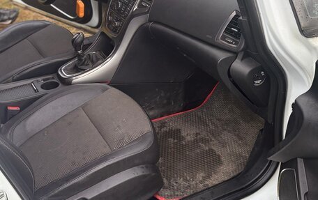 Opel Astra J, 2011 год, 700 000 рублей, 11 фотография