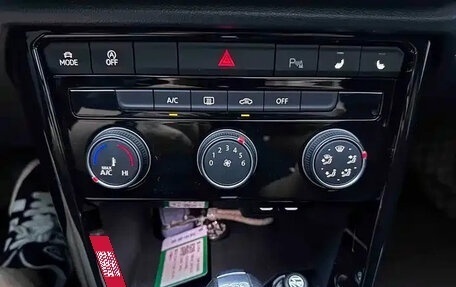 Volkswagen T-Roc I, 2022 год, 1 254 000 рублей, 17 фотография