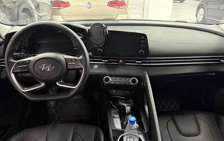 Hyundai Elantra, 2022 год, 1 345 000 рублей, 14 фотография