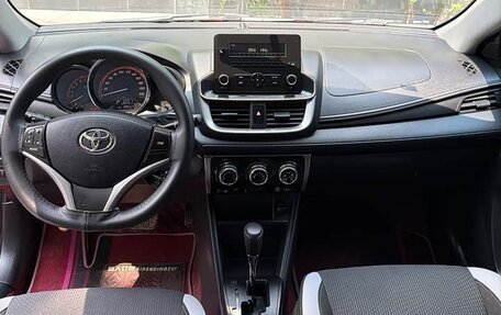 Toyota Yaris XP150 рестайлинг, 2022 год, 1 210 000 рублей, 4 фотография