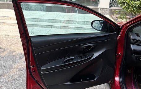 Toyota Yaris XP150 рестайлинг, 2022 год, 1 210 000 рублей, 6 фотография