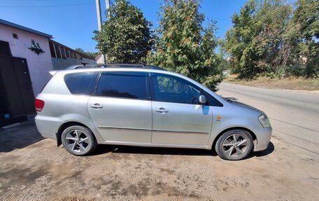 Toyota Avensis Verso I рестайлинг, 2002 год, 800 000 рублей, 12 фотография