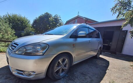 Toyota Avensis Verso I рестайлинг, 2002 год, 800 000 рублей, 11 фотография