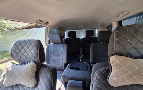 Toyota Avensis Verso I рестайлинг, 2002 год, 800 000 рублей, 8 фотография
