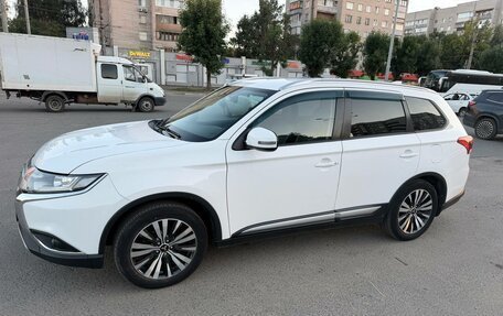 Mitsubishi Outlander III рестайлинг 3, 2019 год, 2 150 000 рублей, 2 фотография