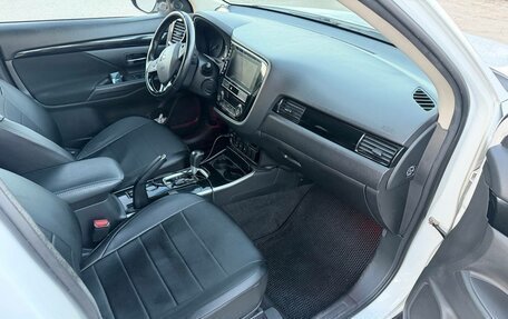 Mitsubishi Outlander III рестайлинг 3, 2019 год, 2 150 000 рублей, 8 фотография