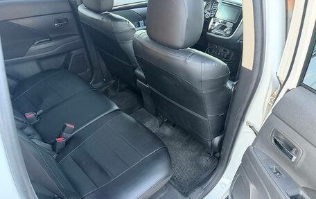 Mitsubishi Outlander III рестайлинг 3, 2019 год, 2 150 000 рублей, 10 фотография