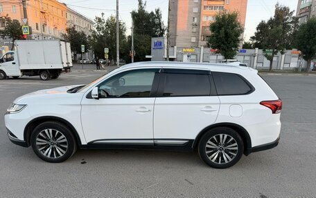 Mitsubishi Outlander III рестайлинг 3, 2019 год, 2 150 000 рублей, 4 фотография