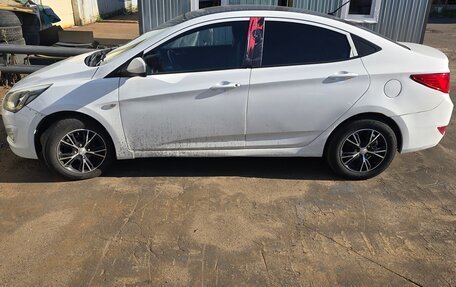 Hyundai Solaris II рестайлинг, 2014 год, 450 000 рублей, 2 фотография
