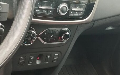 Renault Sandero II рестайлинг, 2017 год, 930 000 рублей, 9 фотография