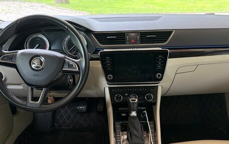 Skoda Superb III рестайлинг, 2018 год, 2 400 000 рублей, 9 фотография