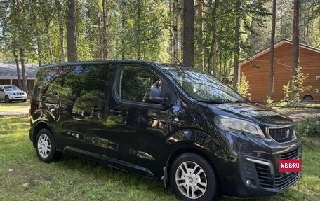 Peugeot Traveller I, 2018 год, 2 200 000 рублей, 3 фотография