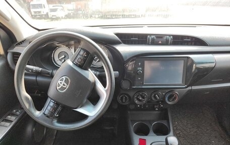 Toyota Hilux VIII, 2022 год, 2 573 600 рублей, 12 фотография