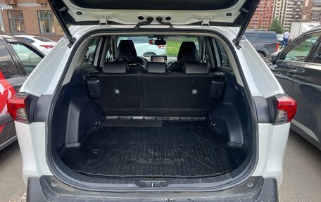 Toyota RAV4, 2021 год, 2 500 000 рублей, 16 фотография