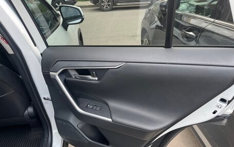 Toyota RAV4, 2021 год, 2 500 000 рублей, 19 фотография