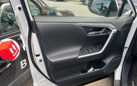 Toyota RAV4, 2021 год, 2 500 000 рублей, 23 фотография