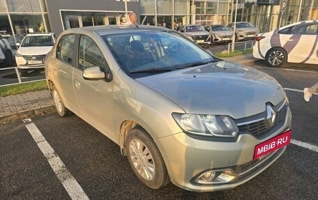 Renault Logan II, 2016 год, 799 000 рублей, 2 фотография
