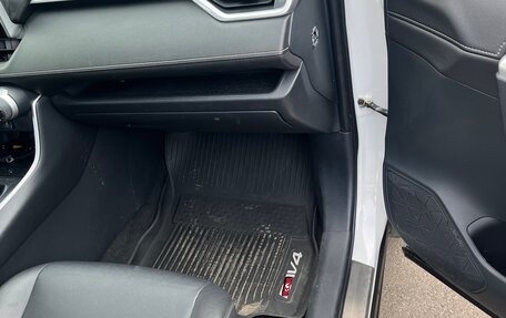 Toyota RAV4, 2021 год, 2 500 000 рублей, 24 фотография