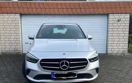 Mercedes-Benz B-Класс, 2019 год, 2 750 000 рублей, 2 фотография