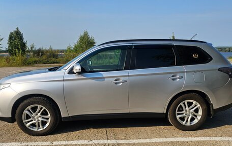 Mitsubishi Outlander III рестайлинг 3, 2012 год, 1 285 000 рублей, 2 фотография