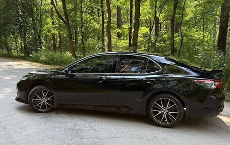 Toyota Camry, 2021 год, 2 200 000 рублей, 2 фотография
